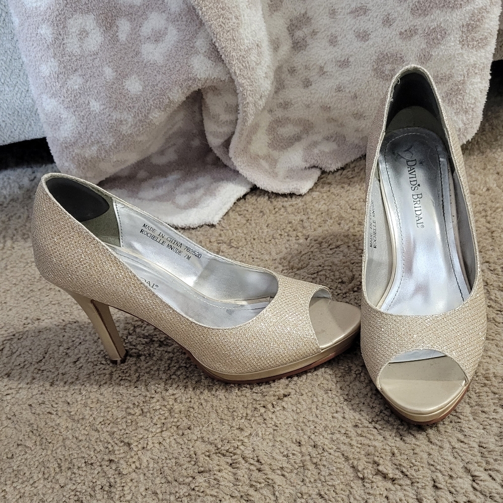 Sparkly Beige David's Bridal Peep Toe Heels Size 7